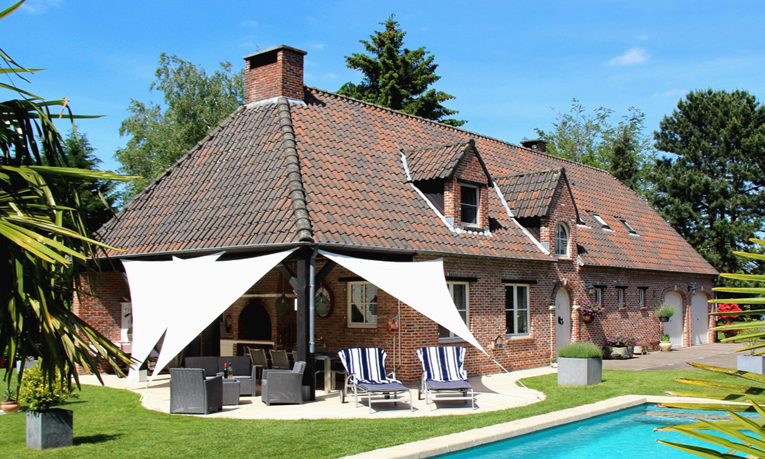 Voiles d'ombrage fixées au sol